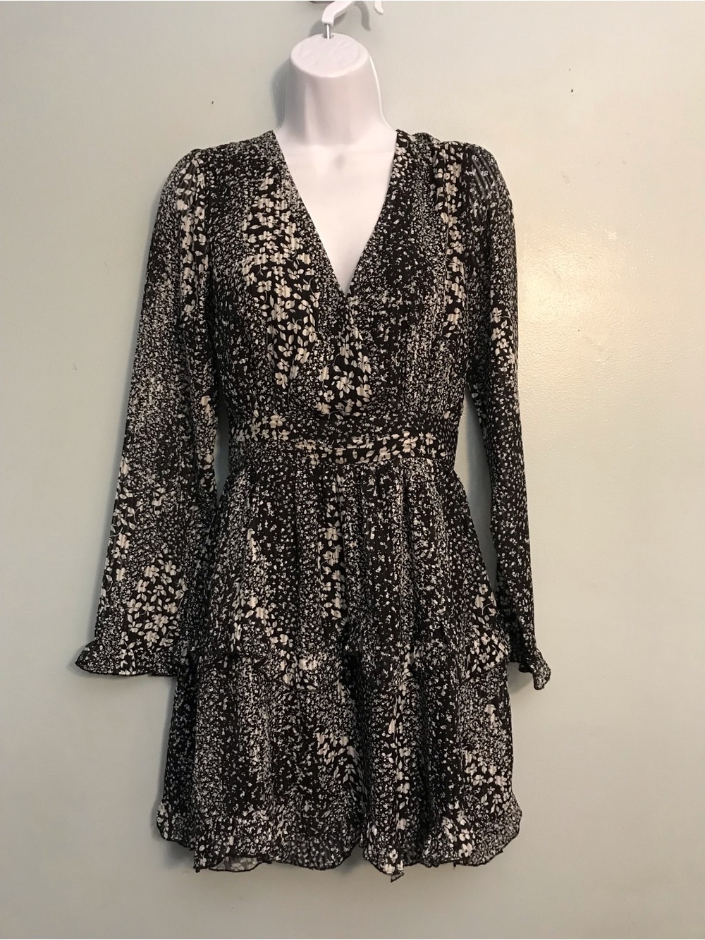 Lulu's Black & White Floral Long-Sleeve V-Neck Mini Dress - Picture 5 of 10
